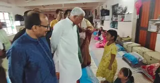 ঈদের দিনে রাজধানীতে সরকারি শিশু পরিবারগুলো পরিদর্শন করলেন সমাজকল্যাণমন্ত্রী